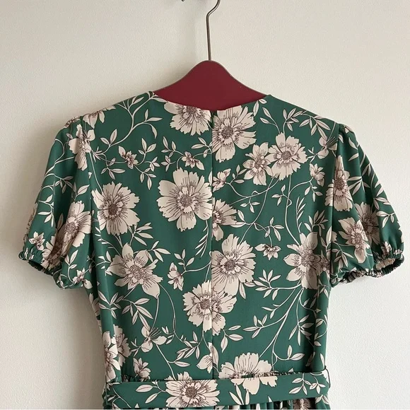 Gal Meets Glam Shannon Dress in Jade / Ivory - Picture 14 of 16